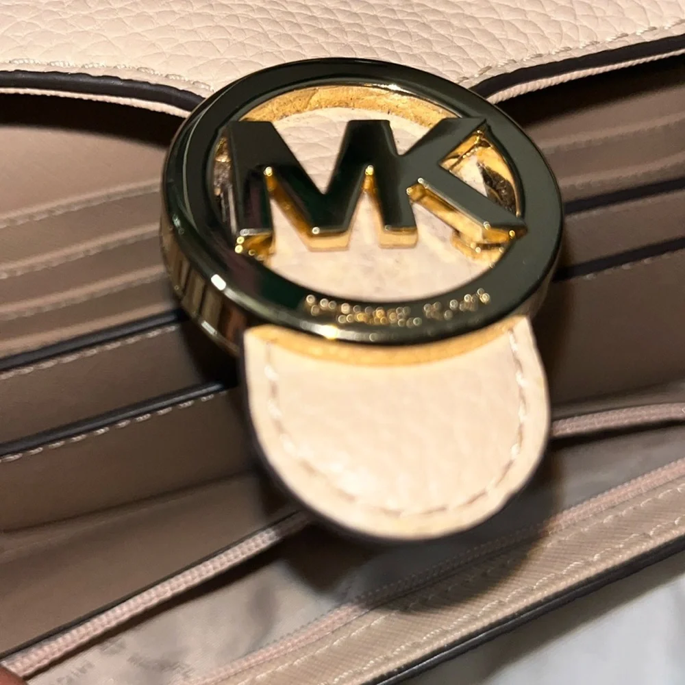 MICHAEL KORS ENVELOPE CHAIN WALLET ACCORDIAN STYLE CROSSBODY PURSE - Picture 3 of 8